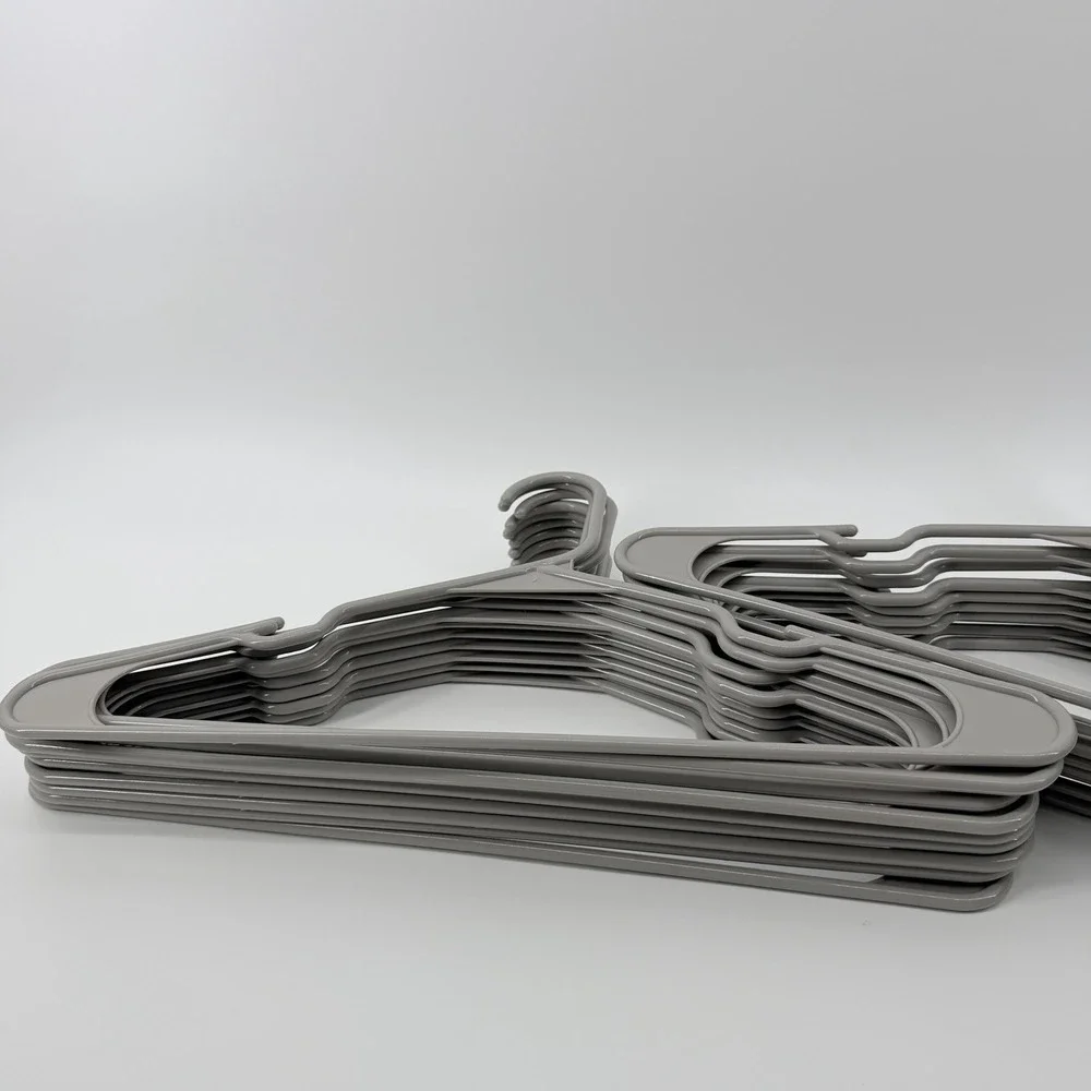 Lot of 20 Grey Notched Plastic Tubular Hangers For Clothing Standard Size‎